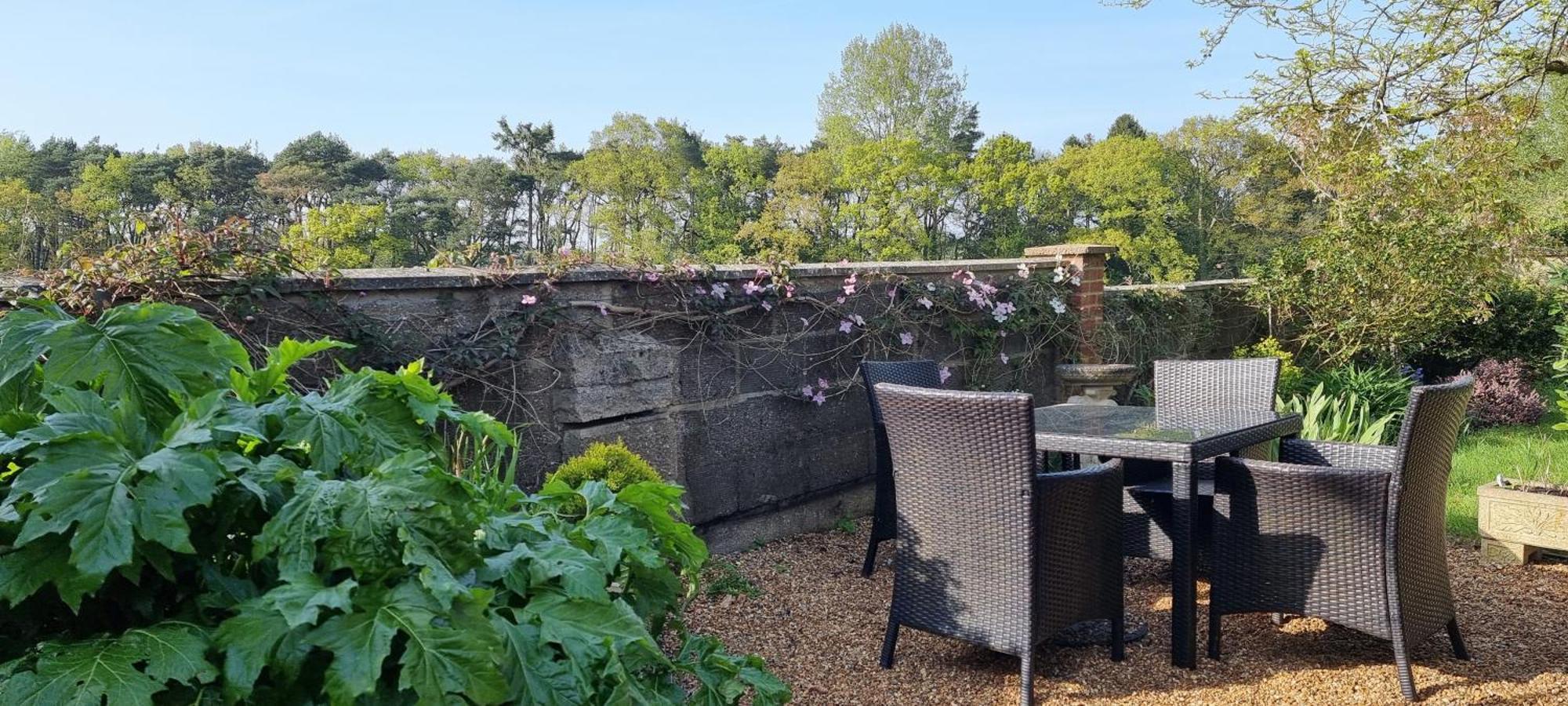 Begonia Cottage Briston ภายนอก รูปภาพ